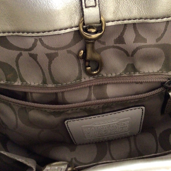 COACH LEGACY METALLIC GOLD AND STRAW HANDBAG - Picture 13 of 13